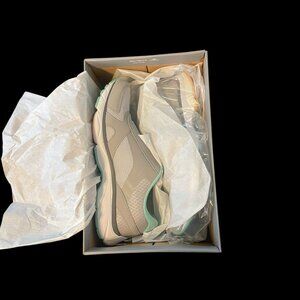 NIB Vionic Samana Sneaker ZL729